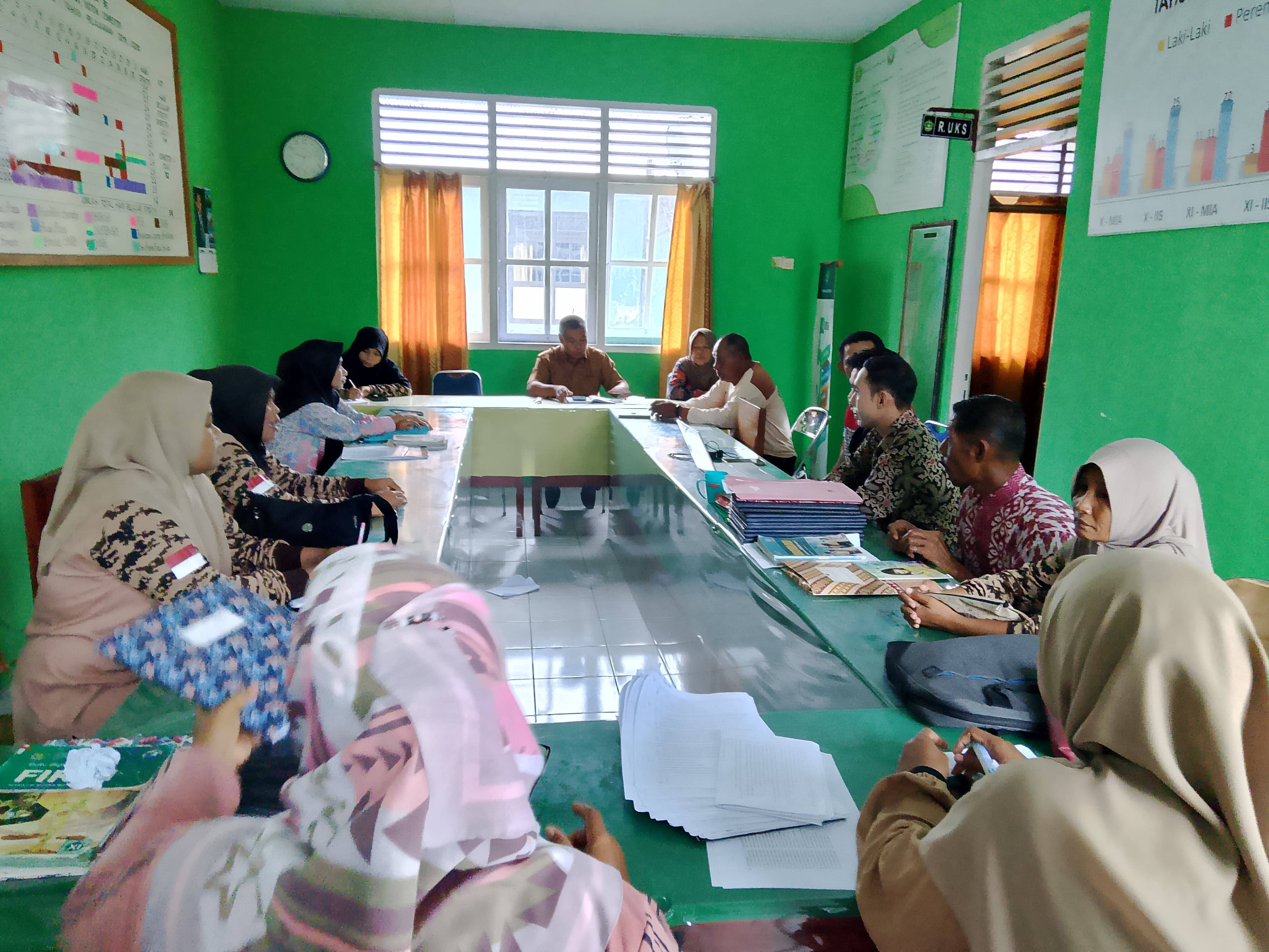 Rapat penetapan kelulusan siswa kelas 12. Tp. 2024.2025