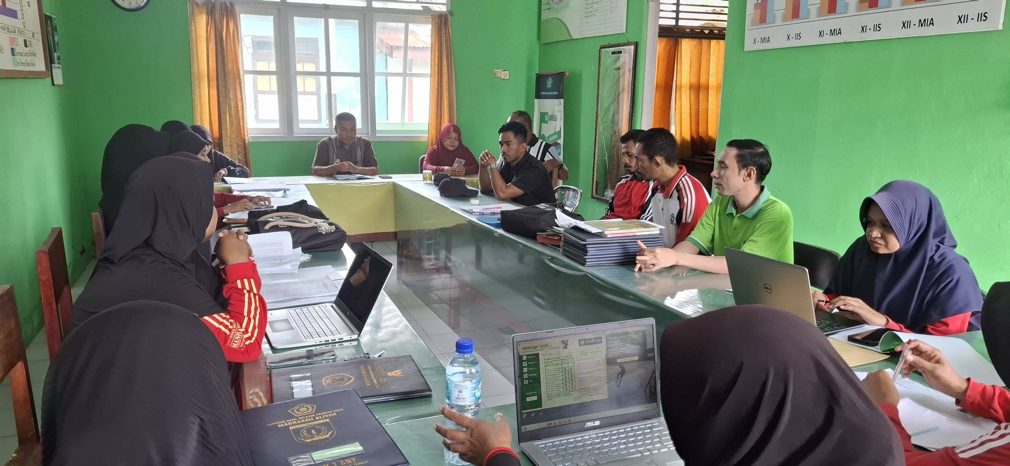 Rapat evaluasi pembelajaran dan koordinasi pengisian RDM 